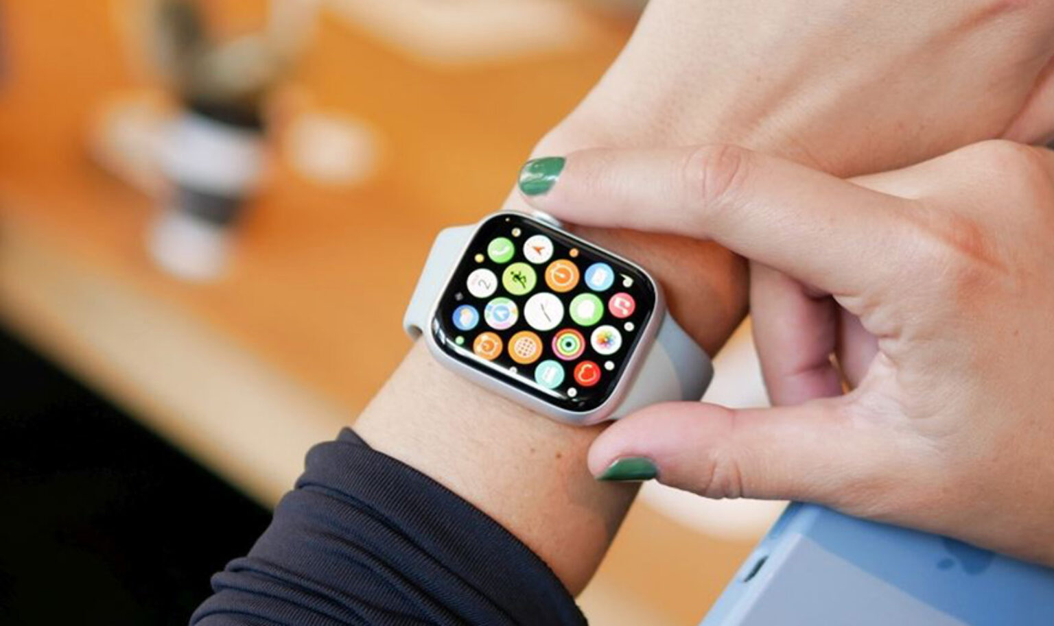 How to Get a Cracked Apple Watch Screen Fixed Quickly and Efficiently